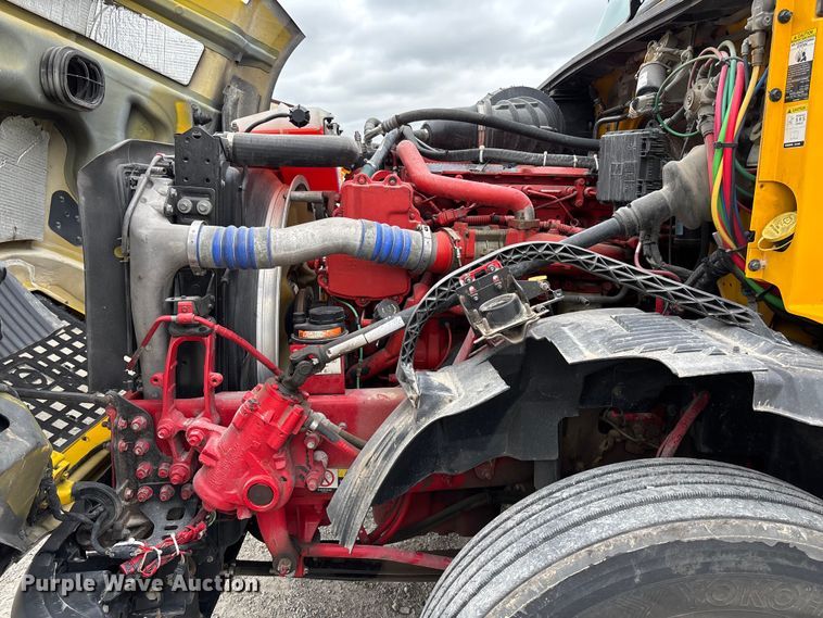 image for item FC5811 2016 Volvo VNL semi truck