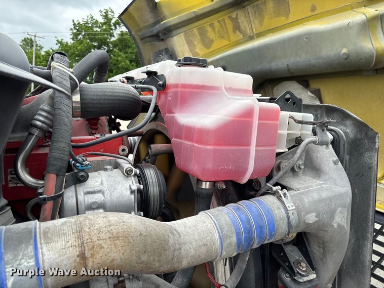 image for item FC5811 2016 Volvo VNL semi truck