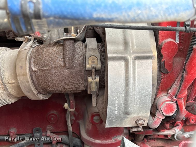 image for item FC5811 2016 Volvo VNL semi truck