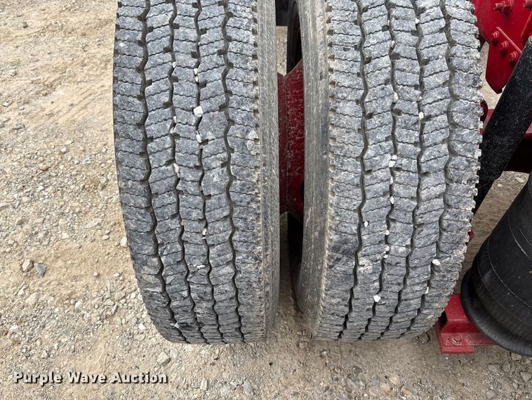 image for item FC5811 2016 Volvo VNL semi truck
