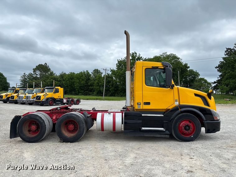image for item FC5812 2016 Volvo VNL semi truck