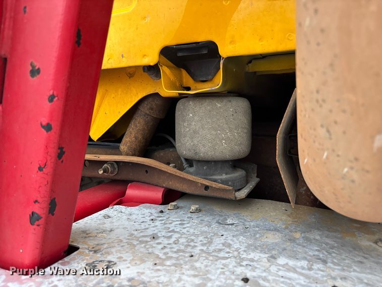 image for item FC5812 2016 Volvo VNL semi truck