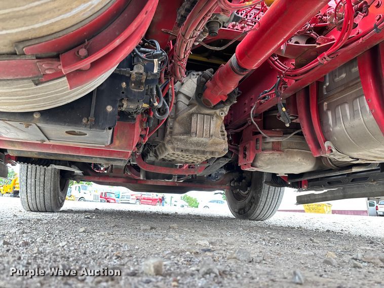 image for item FC5812 2016 Volvo VNL semi truck