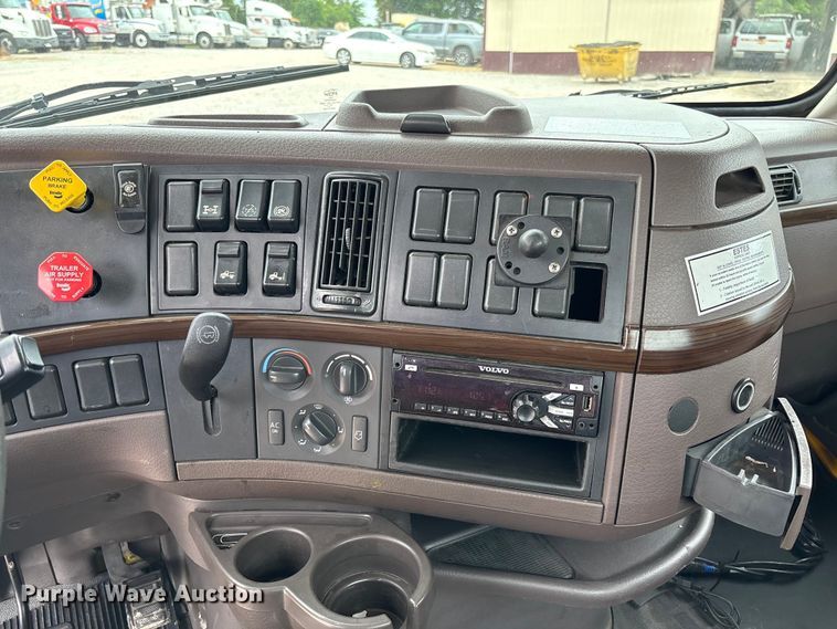 image for item FC5812 2016 Volvo VNL semi truck