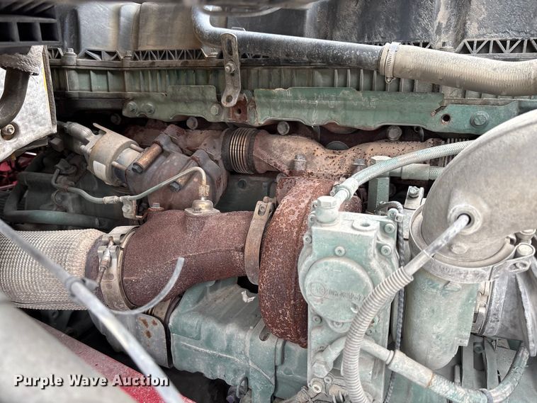 image for item FC5812 2016 Volvo VNL semi truck