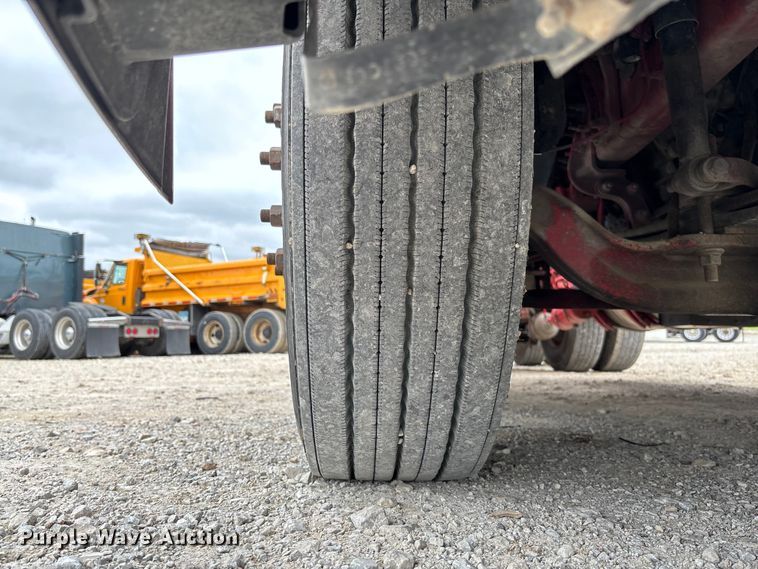 image for item FC5812 2016 Volvo VNL semi truck