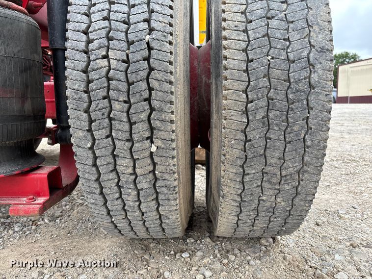 image for item FC5812 2016 Volvo VNL semi truck