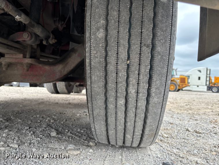image for item FC5812 2016 Volvo VNL semi truck