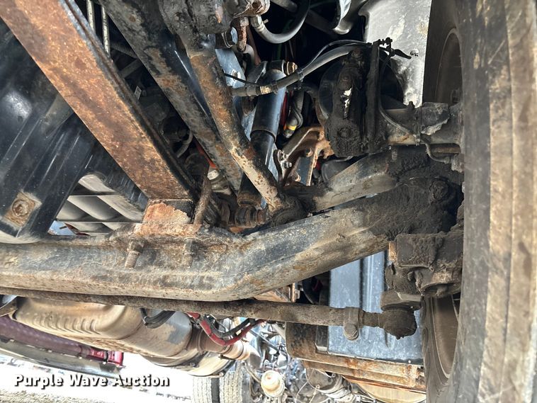 image for item FC5841 2015 Freightliner Cascadia 125 semi truck
