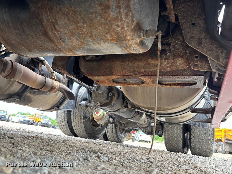 image for item FC5841 2015 Freightliner Cascadia 125 semi truck