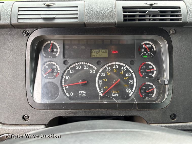 image for item FC5841 2015 Freightliner Cascadia 125 semi truck