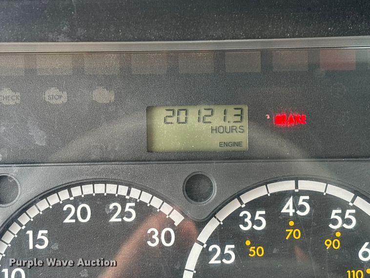 image for item FC5841 2015 Freightliner Cascadia 125 semi truck