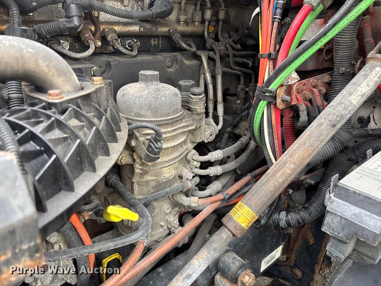 image for item FC5841 2015 Freightliner Cascadia 125 semi truck