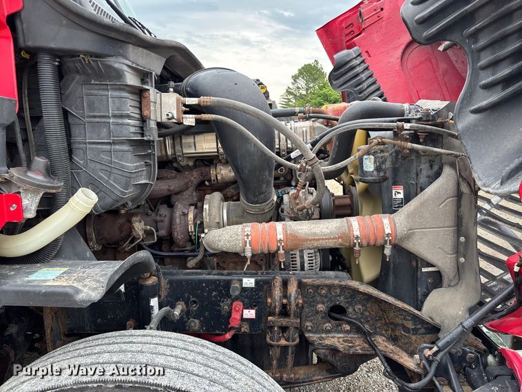 image for item FC5841 2015 Freightliner Cascadia 125 semi truck
