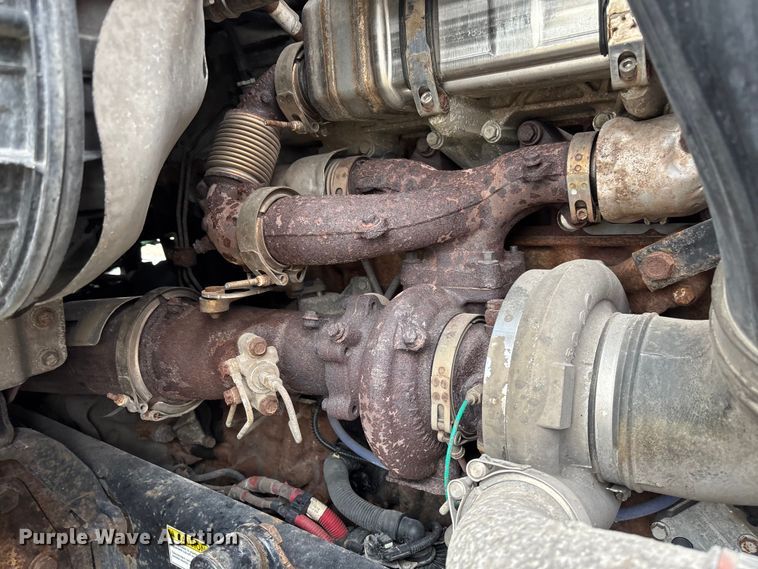 image for item FC5841 2015 Freightliner Cascadia 125 semi truck