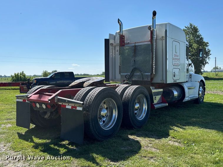 image for item FC5854 2013 Kenworth T660 semi truck