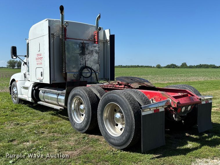 image for item FC5854 2013 Kenworth T660 semi truck