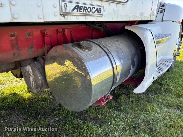image for item FC5854 2013 Kenworth T660 semi truck