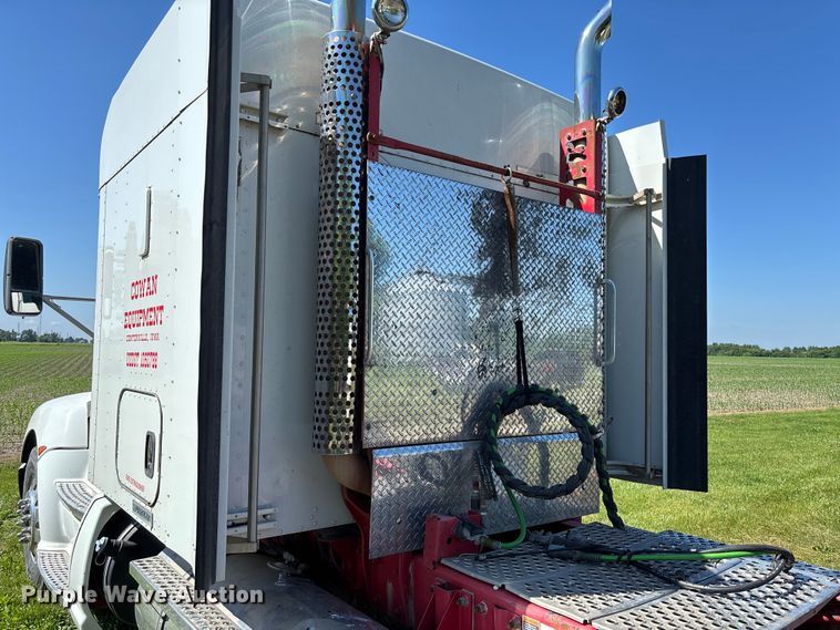 image for item FC5854 2013 Kenworth T660 semi truck