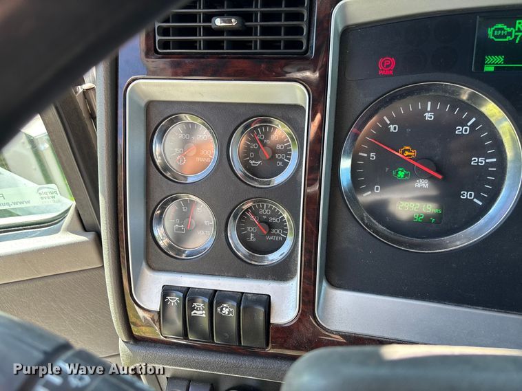 image for item FC5854 2013 Kenworth T660 semi truck