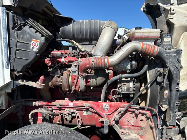 image for item FC5854 2013 Kenworth T660 semi truck