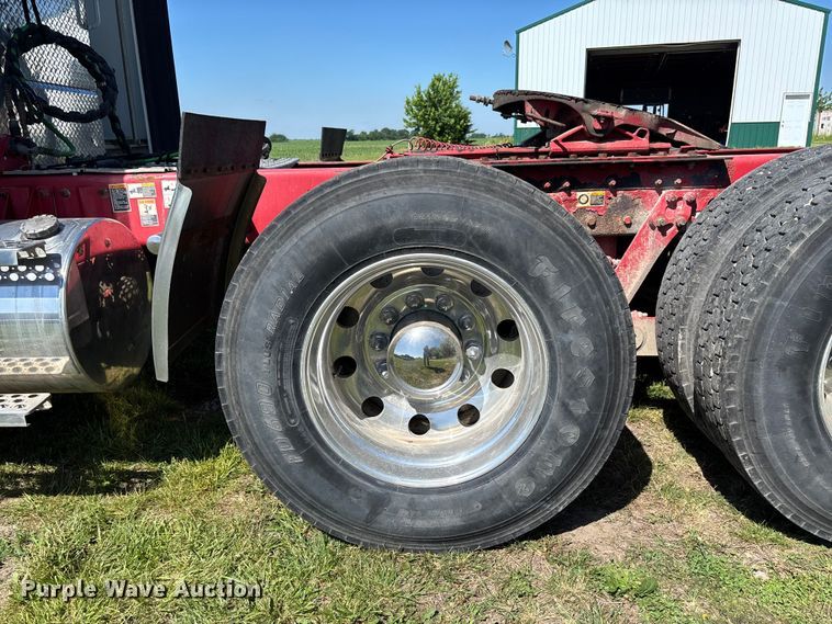 image for item FC5854 2013 Kenworth T660 semi truck