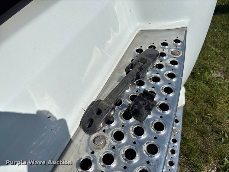 image for item FC5854 2013 Kenworth T660 semi truck