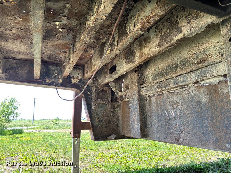 image for item FC5855 2004 Trail King TK70HT-523 drop deck hydraulic tail equipment trailer