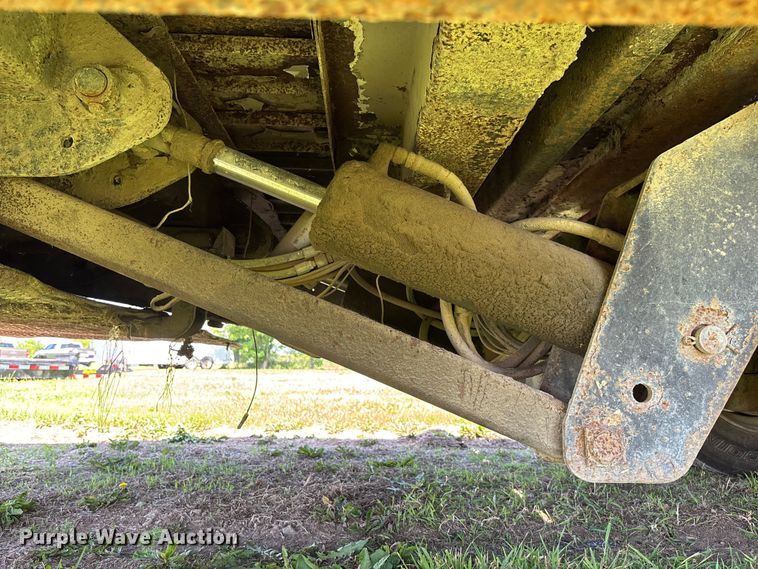 image for item FC5855 2004 Trail King TK70HT-523 drop deck hydraulic tail equipment trailer