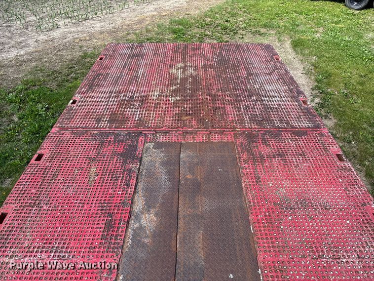 image for item FC5855 2004 Trail King TK70HT-523 drop deck hydraulic tail equipment trailer