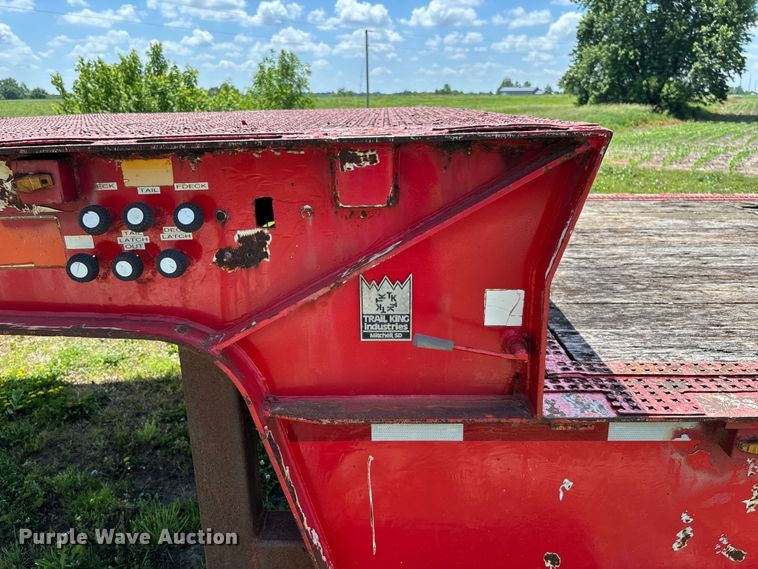 image for item FC5855 2004 Trail King TK70HT-523 drop deck hydraulic tail equipment trailer