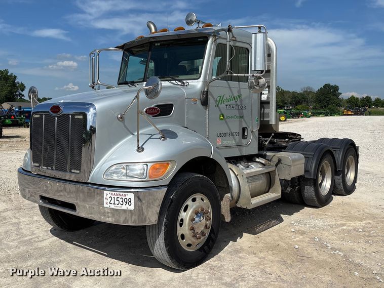 image for item FC5863 2007 Peterbilt 340 semi truck