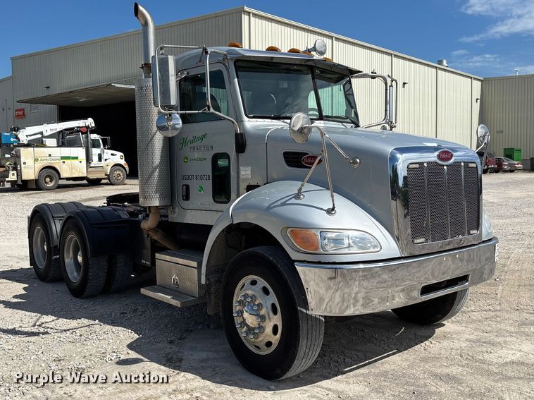 image for item FC5863 2007 Peterbilt 340 semi truck