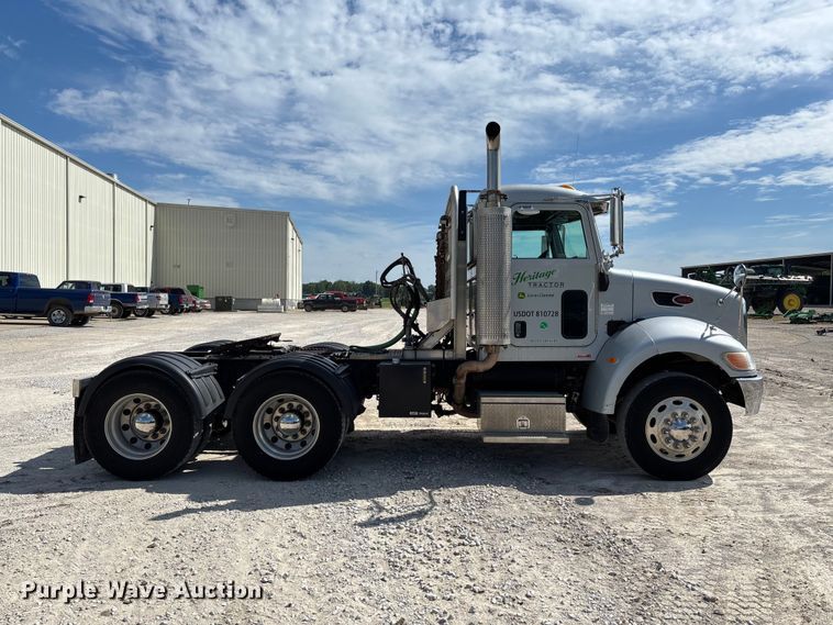image for item FC5863 2007 Peterbilt 340 semi truck