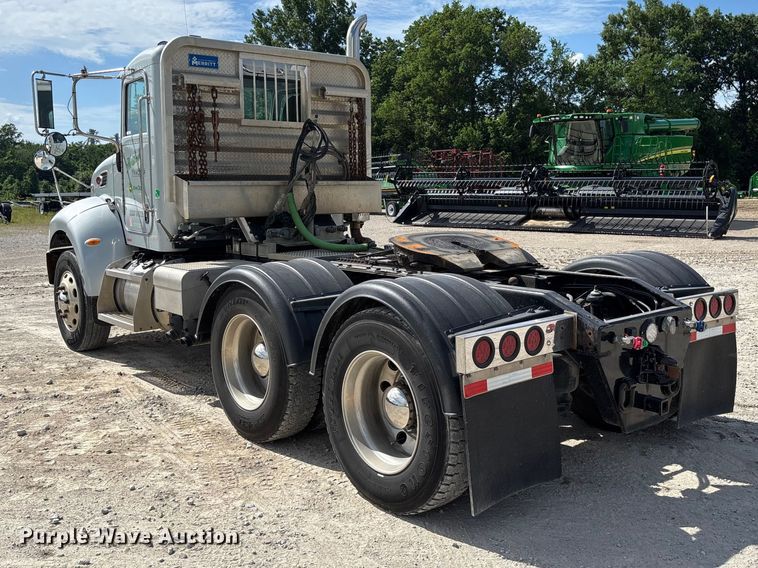 image for item FC5863 2007 Peterbilt 340 semi truck