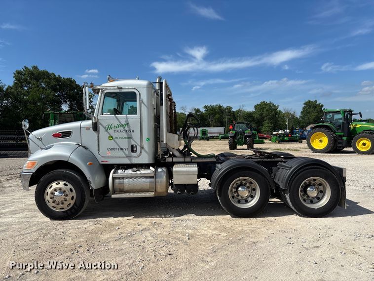 image for item FC5863 2007 Peterbilt 340 semi truck