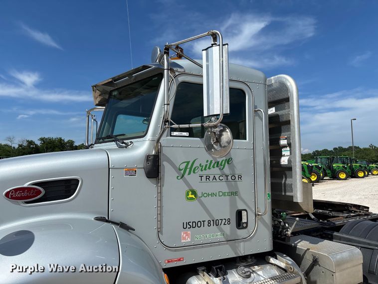 image for item FC5863 2007 Peterbilt 340 semi truck