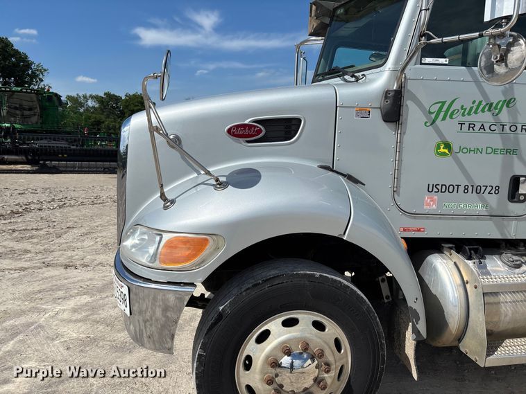 image for item FC5863 2007 Peterbilt 340 semi truck