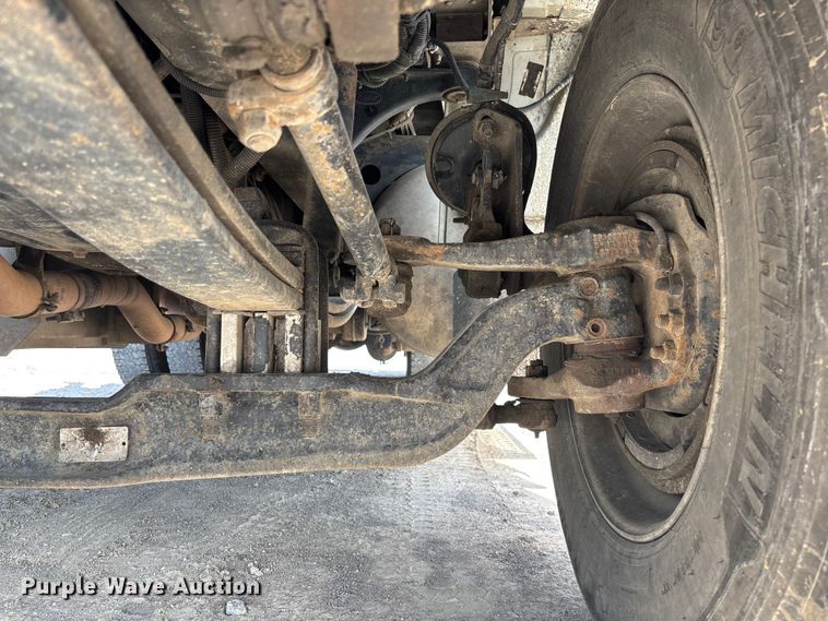 image for item FC5863 2007 Peterbilt 340 semi truck