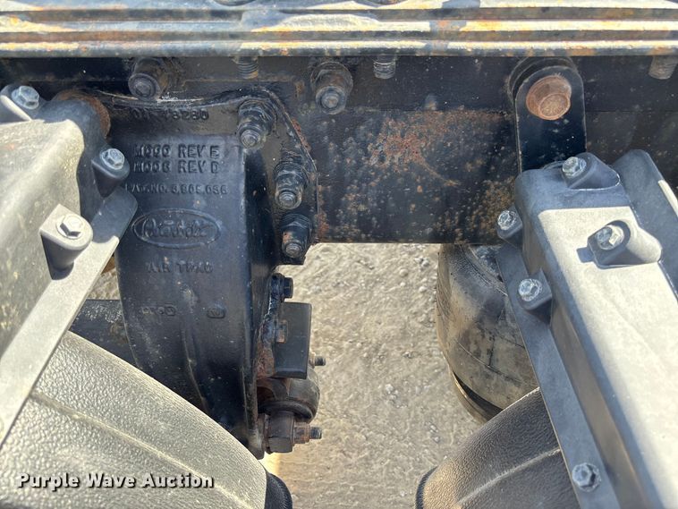 image for item FC5863 2007 Peterbilt 340 semi truck