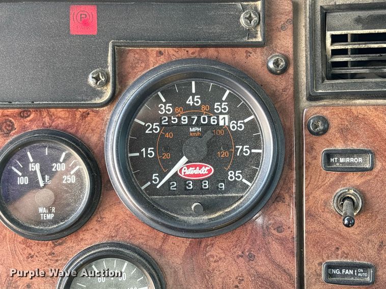 image for item FC5863 2007 Peterbilt 340 semi truck