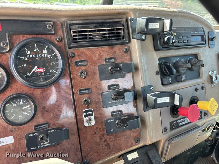 image for item FC5863 2007 Peterbilt 340 semi truck