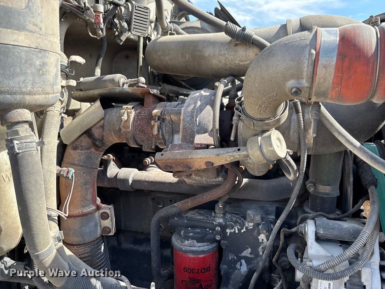 image for item FC5863 2007 Peterbilt 340 semi truck