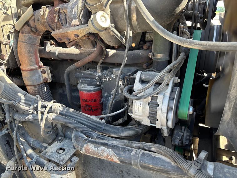image for item FC5863 2007 Peterbilt 340 semi truck