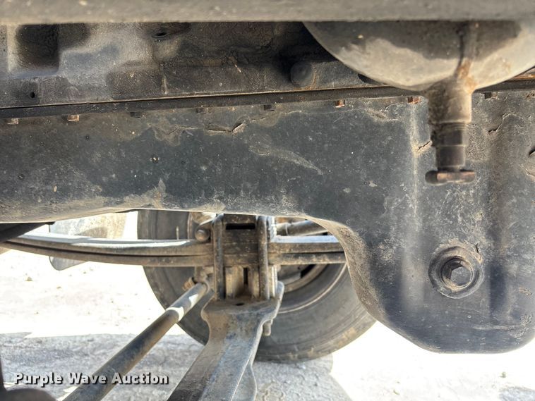 image for item FC5863 2007 Peterbilt 340 semi truck