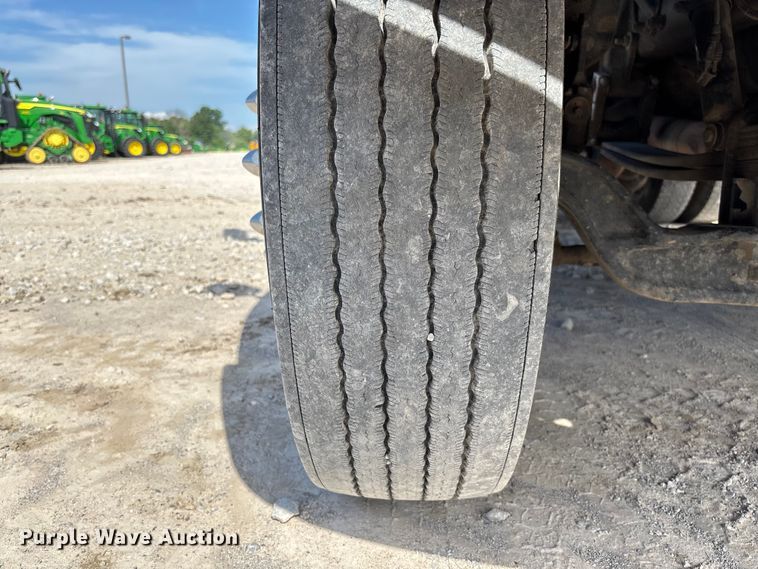 image for item FC5863 2007 Peterbilt 340 semi truck