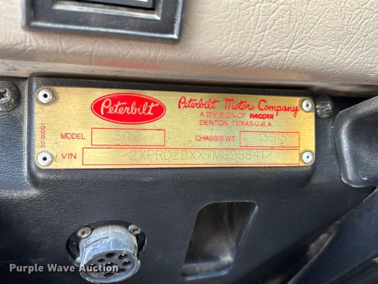 image for item FC5863 2007 Peterbilt 340 semi truck