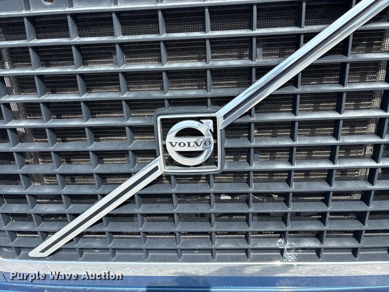 image for item FG0372 2014 Volvo VN Series semi truck