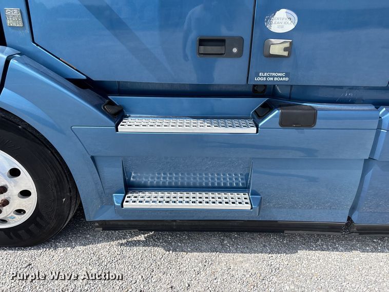 image for item FG0372 2014 Volvo VN Series semi truck