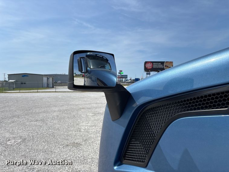 image for item FG0372 2014 Volvo VN Series semi truck